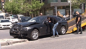 Lüks aracın aşırı hız dehşeti: 1 yaralı