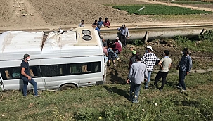 Minibüs şarampole devrildi: 7 yaralı