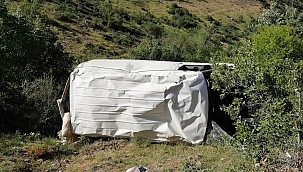 Arapgir'de minibüs şarampole uçtu!