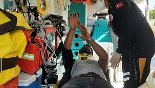 Motosiklet ile otomobil çarpıştı! 