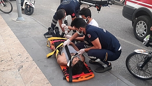 Motosiklet yayaya çarptı: 3 Yaralı 