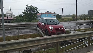 Otomobil bariyerlere çarptı: 1 yaralı