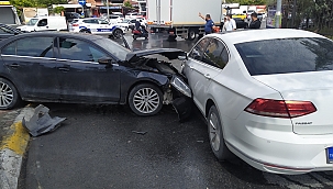Otomobil iki araca çarptı: 1 ağır yaralı