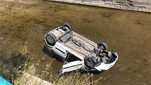 Otomobil kanala düştü: 1 yaralı 