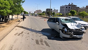 Otomobil motosiklete çarptı: 1 yaralı 