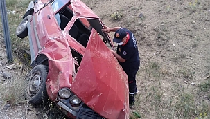 Otomobil şarampole uçtu: 2 yaralı 