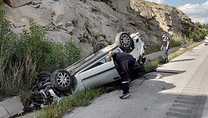 Otomobil su kanalına devrildi: 4 yaralı 