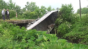 Otomobil sulama kanalına uçtu!