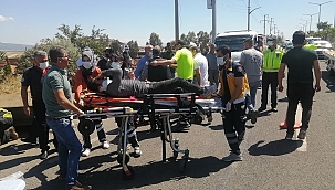 Otomobil traktörle çarpıştı: 4 yaralı