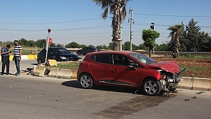 Otomobiller çarpıştı: 2 yaralı 
