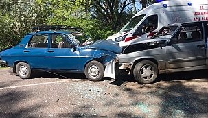 Otolar kafa kafaya çarpıştı: 6 yaralı