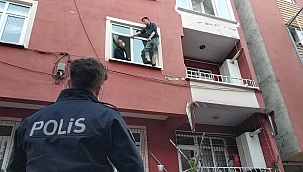 Pencere kenarında intihara kalkıştı