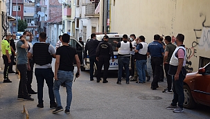 Polisin üzerine pompalı ile ateş açtı!