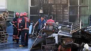 Sakarya'da fabrika deposunda yangın 