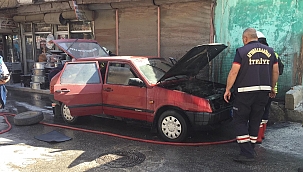 Seyir halindeki araç bir anda alev aldı