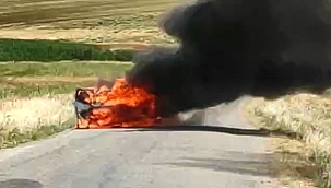 Seyir halindeki otomobil alev aldı!