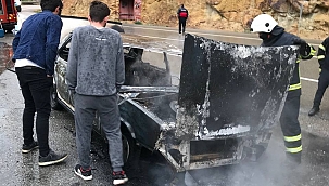 Seyir halindeki otomobil yandı! 