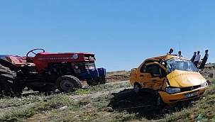 Traktörle ticari araç çarpıştı: 1 yaralı 