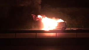 Yanan aracını gözyaşlarıyla izledi! 