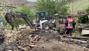 Yangın bitişik eve de zarar verdi! 