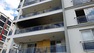 Alevlerden pencereden atlayıp kurtuldu 