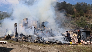 Amasya'da bir ev yanarak kül oldu 