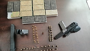 Baskın yapılan evde tabanca çıktı!