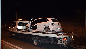 İki otomobil çarpıştı: 1'i hafif 3 yaralı