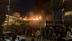 Irak'ta bir AVM'de yangın çıktı 