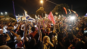 İsrail'de Netanyahu'nun gidişi kutlandı