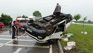 Kayan minibüs takla attı: 2 yaralı