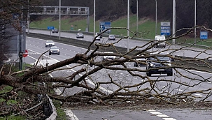 Londra'yı şiddetli fırtına vurdu 