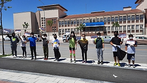 Minik öğrencilerden anlamlı davranış 