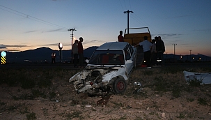 Niğde'de iki otomobil çarpıştı: 4 yaralı 