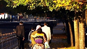 Ödülünü çocuklara bağışladı!