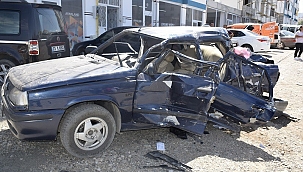 Otomobil hurdaya döndü: 2 yaralı