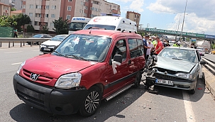 Otomobil ile hafif ticari araç çarpıştı 