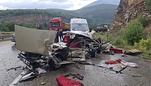 Otomobil kağıt gibi parçalandı: 1 ölü 