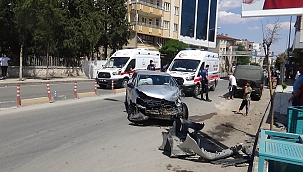 Otomobil minibüse çarptı: 3 yaralı