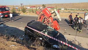 Otomobil traktöre arkadan çarptı! 