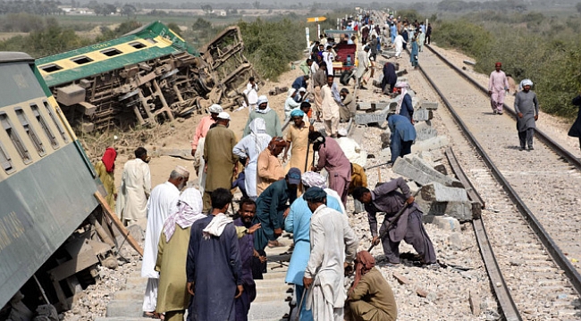 Pakistan'da tren kazası: 30 ölü