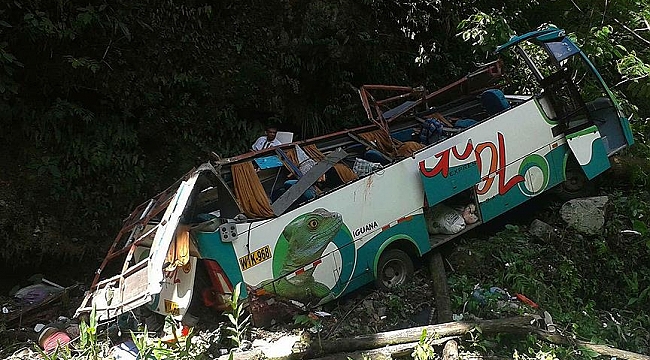 Peru'da otobüs kazası: 17 ölü 