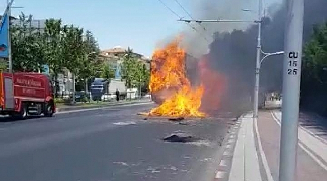 Saman yüklü tır alevlere teslim oldu 
