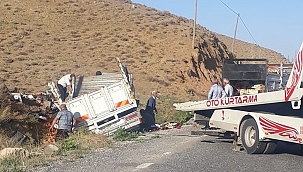 Sebze yüklü kamyonet yoldan çıktı