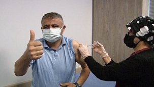 100 bininci Covid-19 aşısı Aktürk'e yapıldı