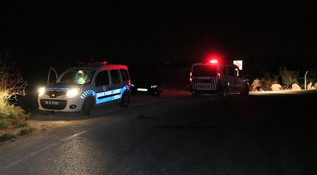 Adana'da otomobil kanala düştü: 5 yaralı 
