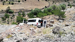 Yolcu minibüsü kaza yaptı: 16 yaralı!