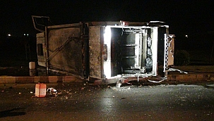 Antalya'da kamyonu devrildi!