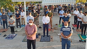 Bayram namazında camiler doldu!