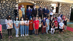 Mimarisiyle dikkat çeken kütüphane